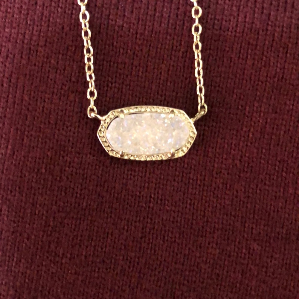 Kendra Scott necklace